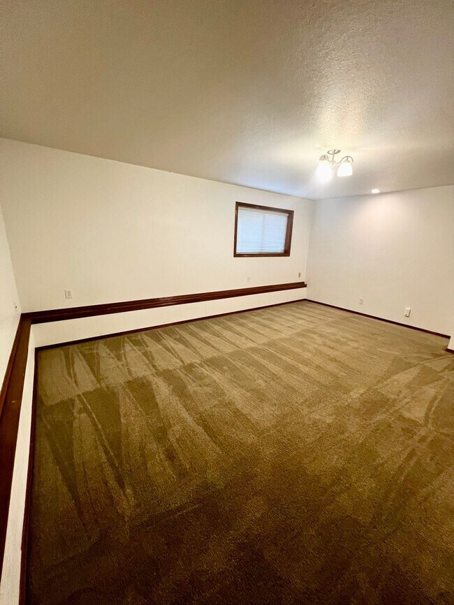 Building Photo - **** Application pending ****