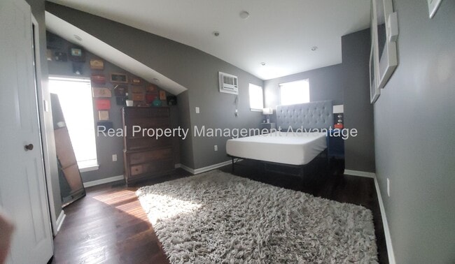 Building Photo - 340 E. Cambourne.