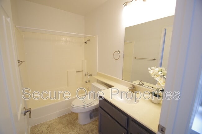 Building Photo - 235 Hill Ranch Dr