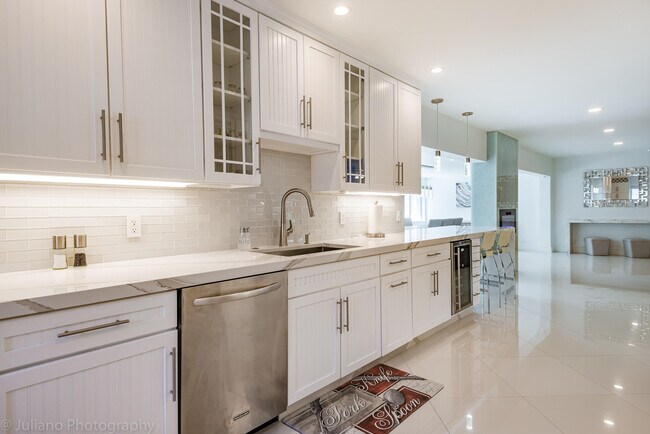 Building Photo - 1510 SE 14th Ct