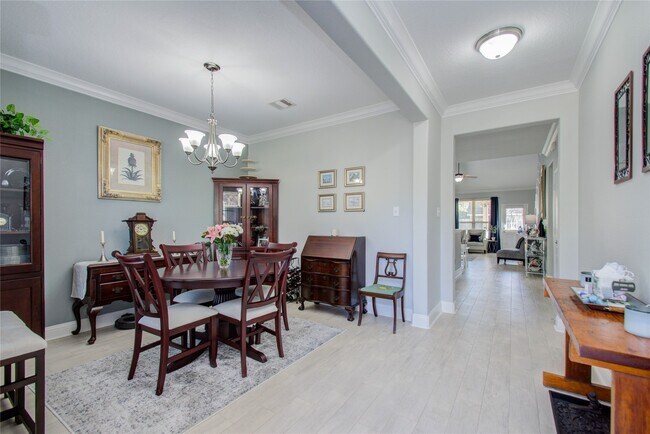 Building Photo - 19 Canterborough Pl