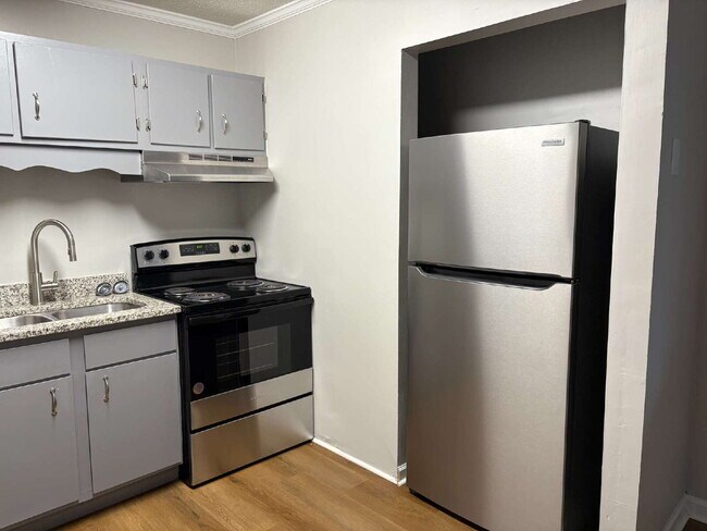 Building Photo - 105 P' Poole Ave #101: Red Bank 1Bed/1Bath Apartment w/ Laundry Units, Central AC, and Granite Co...