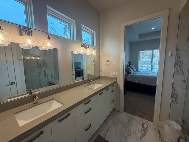 Building Photo - 5979 E Big Horn Pkwy