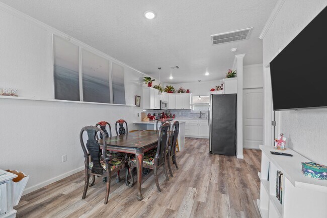 Building Photo - 139 W Palm