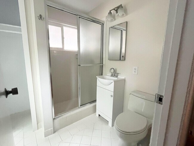 Building Photo - 519 Drucilla Dr