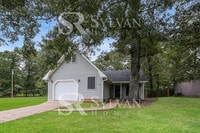 Building Photo - Remarkable Value. Unbeatable Location!