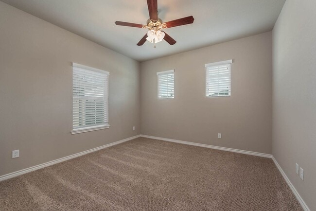 Building Photo - NOW PRE-LEASING for August 2026! 5 Bed/5.5...