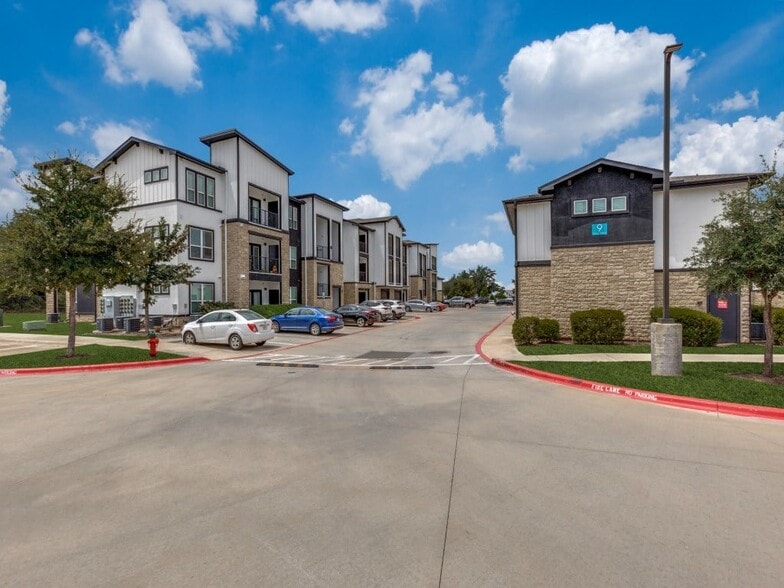Building Photo - Williamson at the Overlook