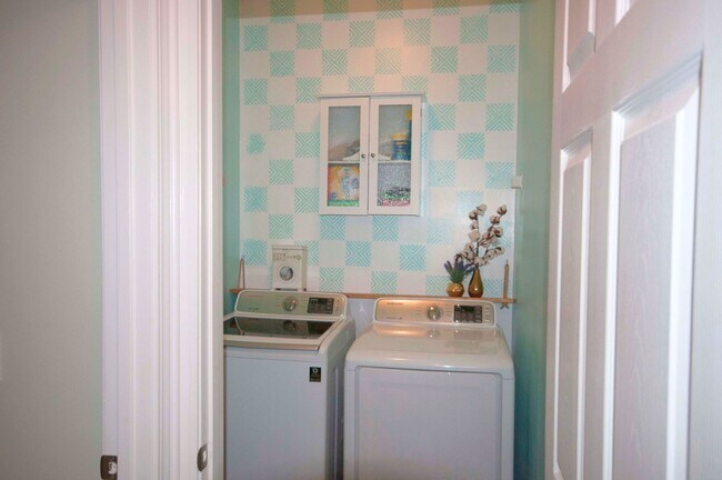 Building Photo - Young country style home- Move in ready!
