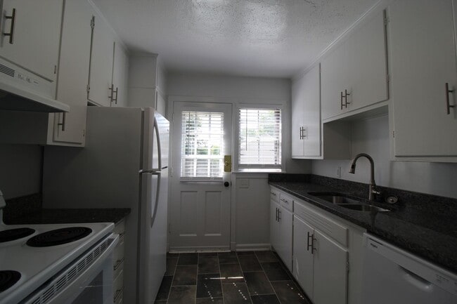 Building Photo - 2 Bedroom 1 Bath Duplex In The Waldo Area