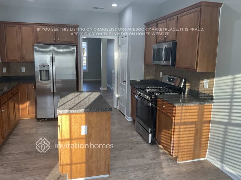 Building Photo - 628 Needle Rush Cir