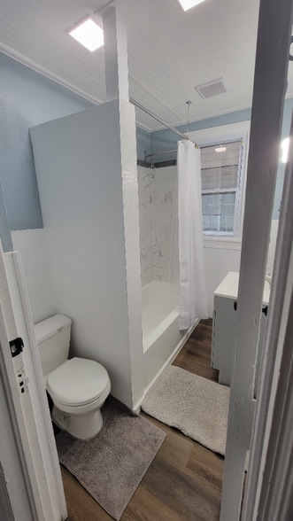 Building Photo - 286 Kenwood Ave