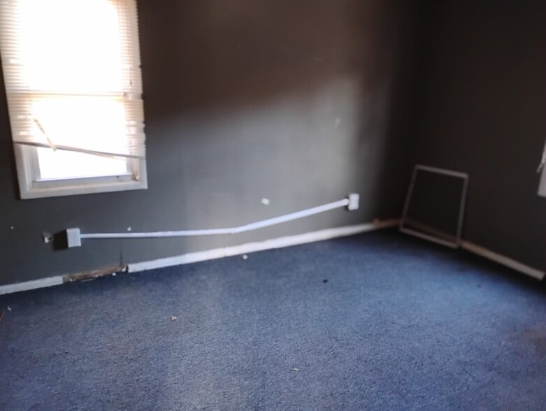 Building Photo - 8310 E 111 Terrace