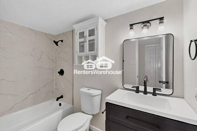 Building Photo - MOVE IN READY - 3BED/2BATH - THE COLONY, T...