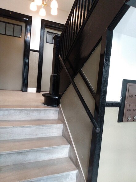 Entrance - 1632 Virginia St E