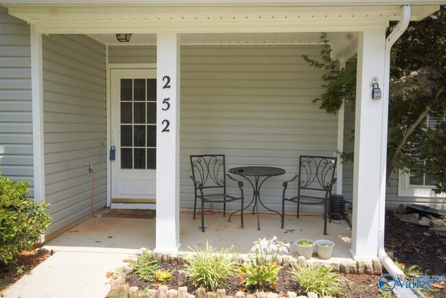 Building Photo - 252 Mountain Creek Dr