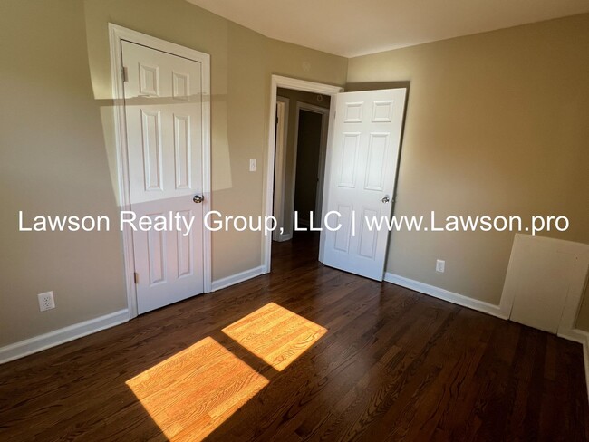 Building Photo - Three Bedroom Home - Convenient Location!