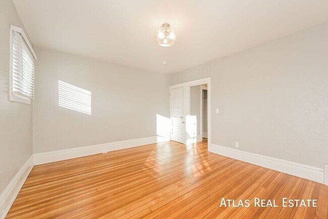 Building Photo - 476 N Washington St