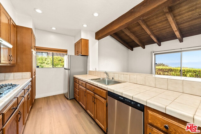 Building Photo - 3636 Malibu Country Dr