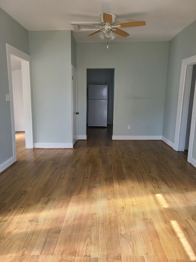 Building Photo - 1 bedroom Historic Cottage half Block from Canal