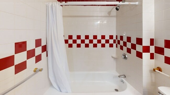 Building Photo - 1904 Beacon St