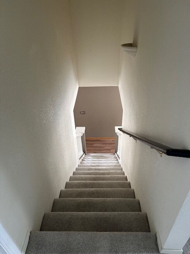 Building Photo - Beautiful House in Canyon Creek