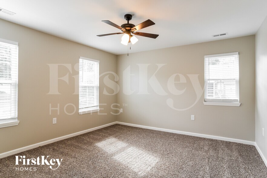 Building Photo - 229 Deerfield Dr