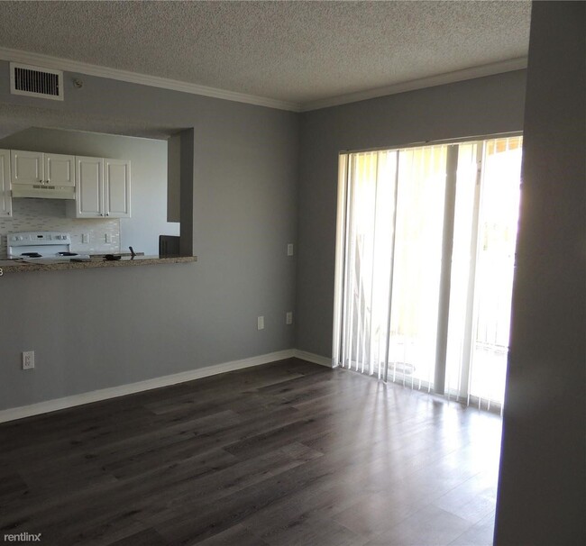 Building Photo - 2 br, 2 bath Condo - 9640 NW 2nd St # 5-114