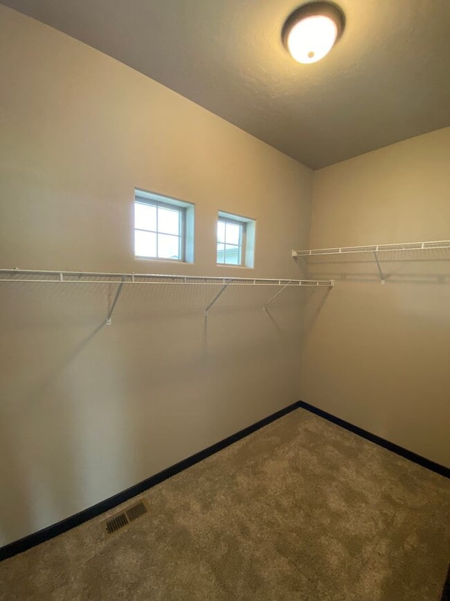 Building Photo - BLANCHARD GOLF COURSE HOME (APP#43)