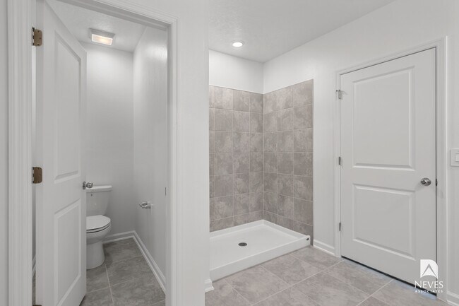 Building Photo - 4980 Worchester Dr