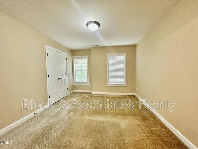 Building Photo - 1801 Old London Way