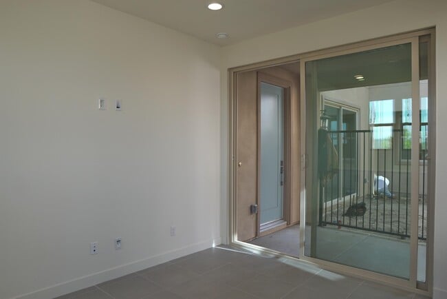 Building Photo - 36016 Franklin Dr
