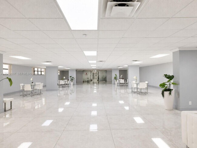 Building Photo - 600 Parkview Dr