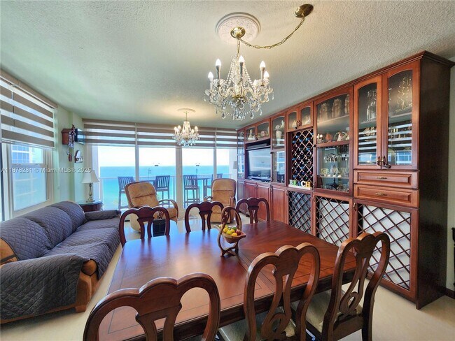 Building Photo - 3505 S Ocean Dr