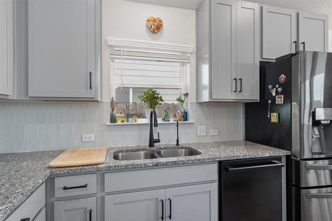 Building Photo - 114 Patrick Herndon Dr