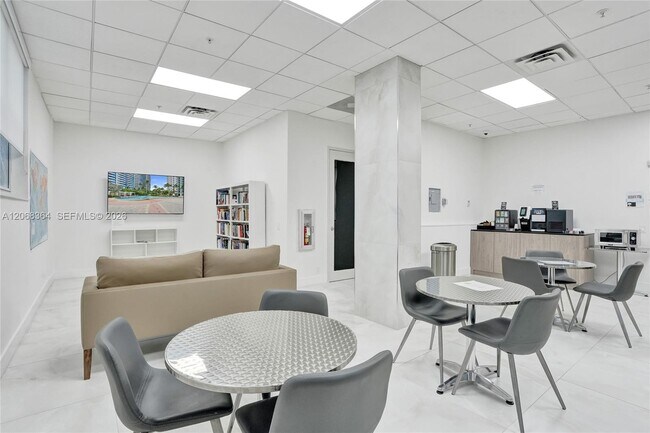 Building Photo - 3000 S Ocean Dr
