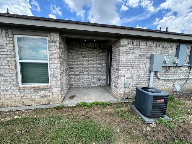 Building Photo - 462 Derrs Chapel Rd