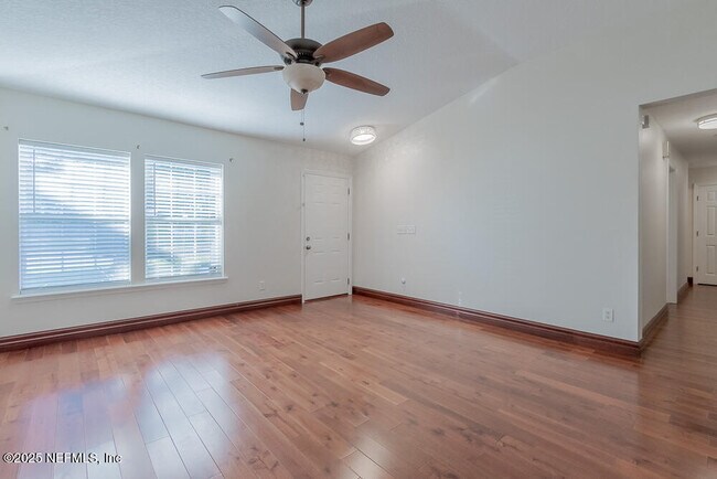 Building Photo - 8985 Redtail Dr
