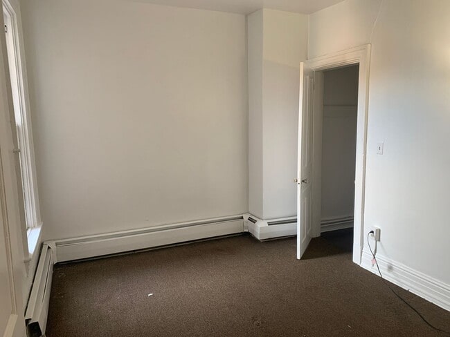 Building Photo - Downtown 1 Bedroom 2nd Floor-York City SD