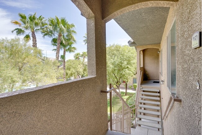 Building Photo - Charming 3 Bedroom Rental with Fireplace, ...
