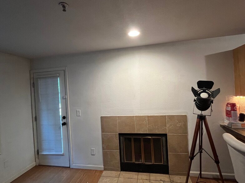 Building Photo - 1405 Broadway St