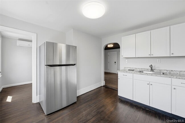 Building Photo - 45 S Robinson Ave