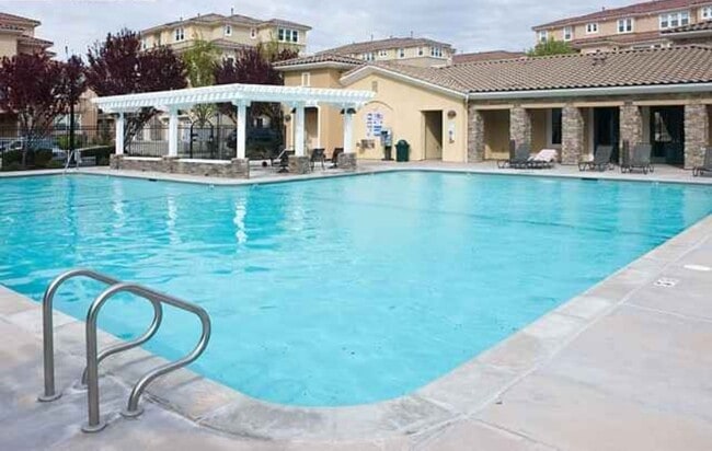 Building Photo - The Courtyards at Dublin Ranch Stunning Townhouse 3BD/2.5BA Spacious Floor Plan