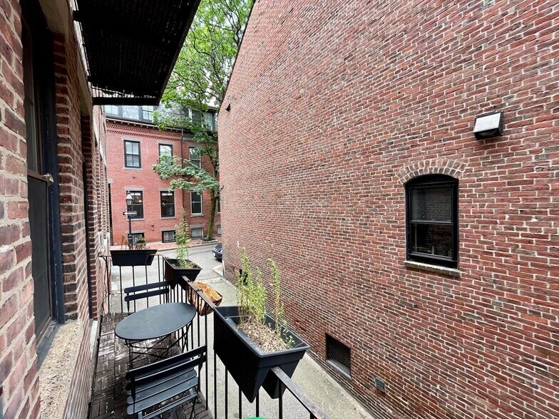 Building Photo - 19 Fayette St