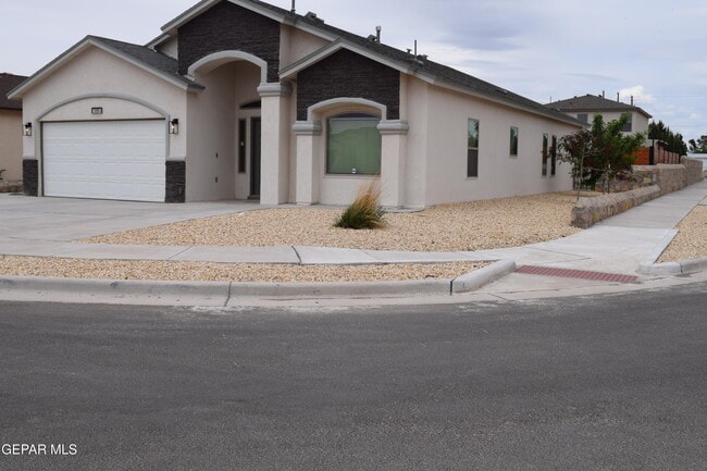 Building Photo - 355 Sol Ct