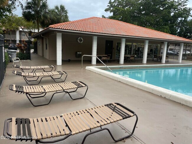 Building Photo - 8820 Royal Palm Blvd