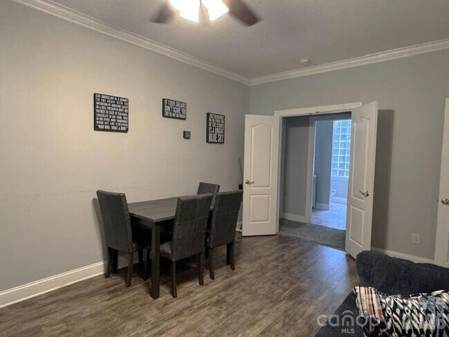 Building Photo - 6629 Tuskan Dr