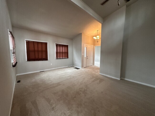 Building Photo - 542 Wagon Trail Rd