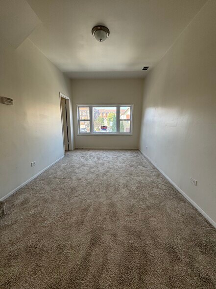 Building Photo - 647 W 48th Pl