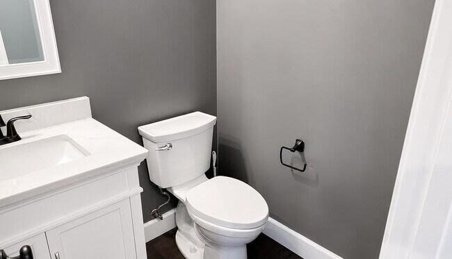 Building Photo - Charming Three-Bedroom Townhome in a Prime Ashburn Location